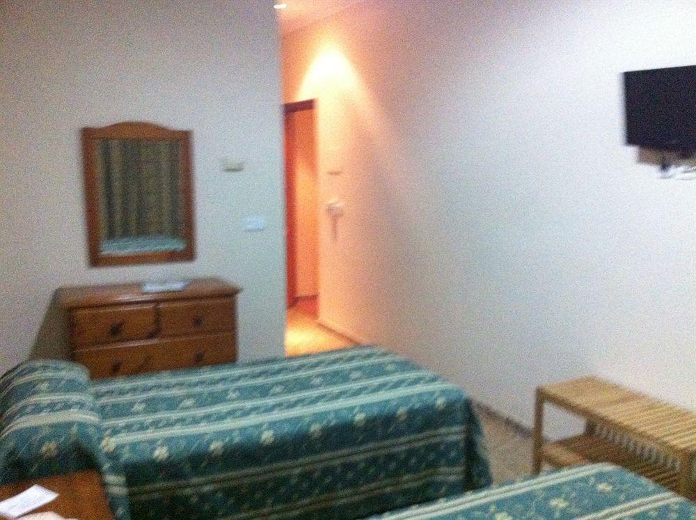Hotel Sandra Alcala de Guadaira Exterior photo