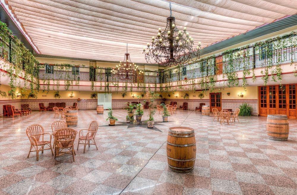 Hotel Sandra Alcala de Guadaira Exterior photo