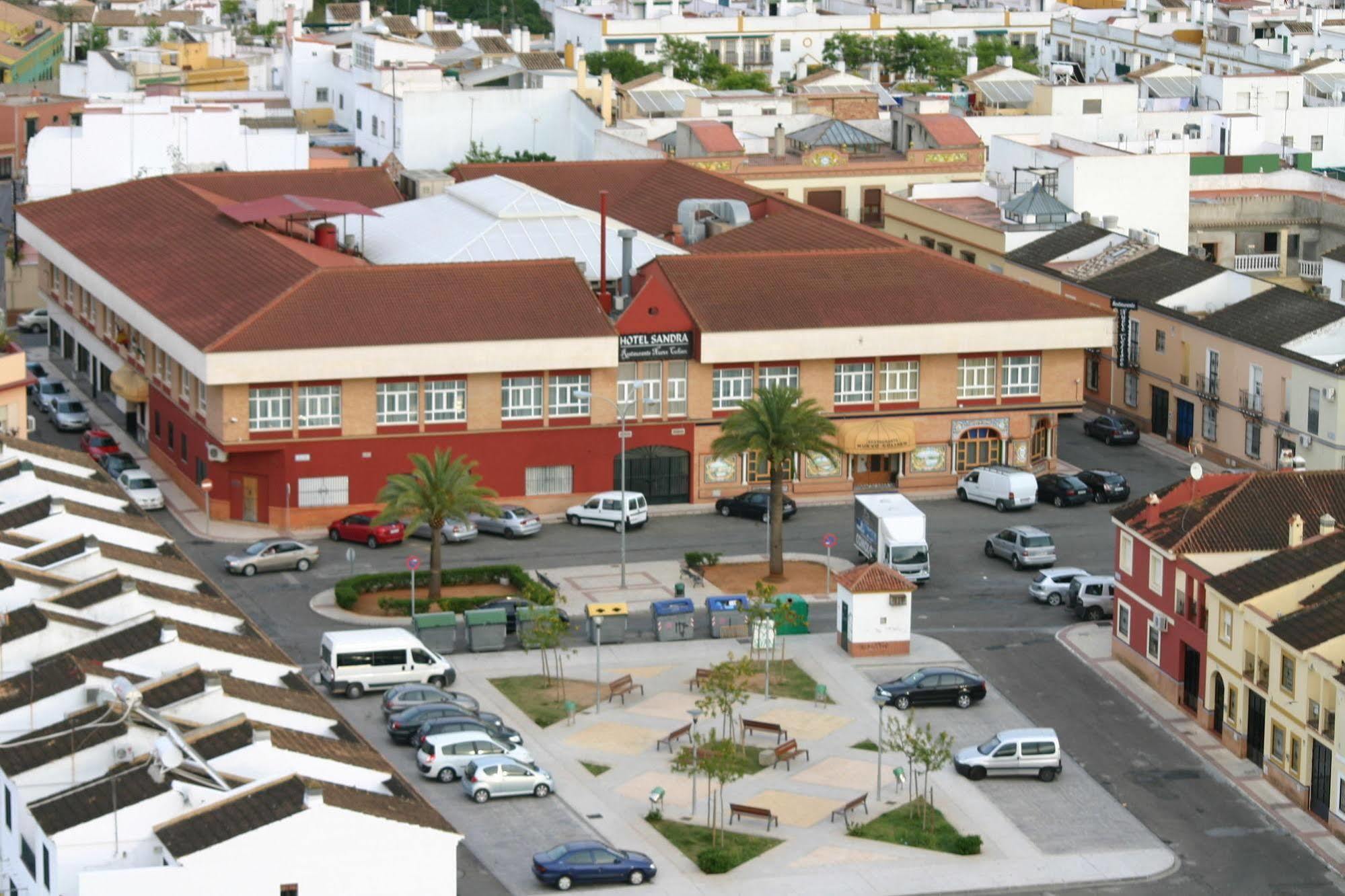Hotel Sandra Alcala de Guadaira Exterior photo