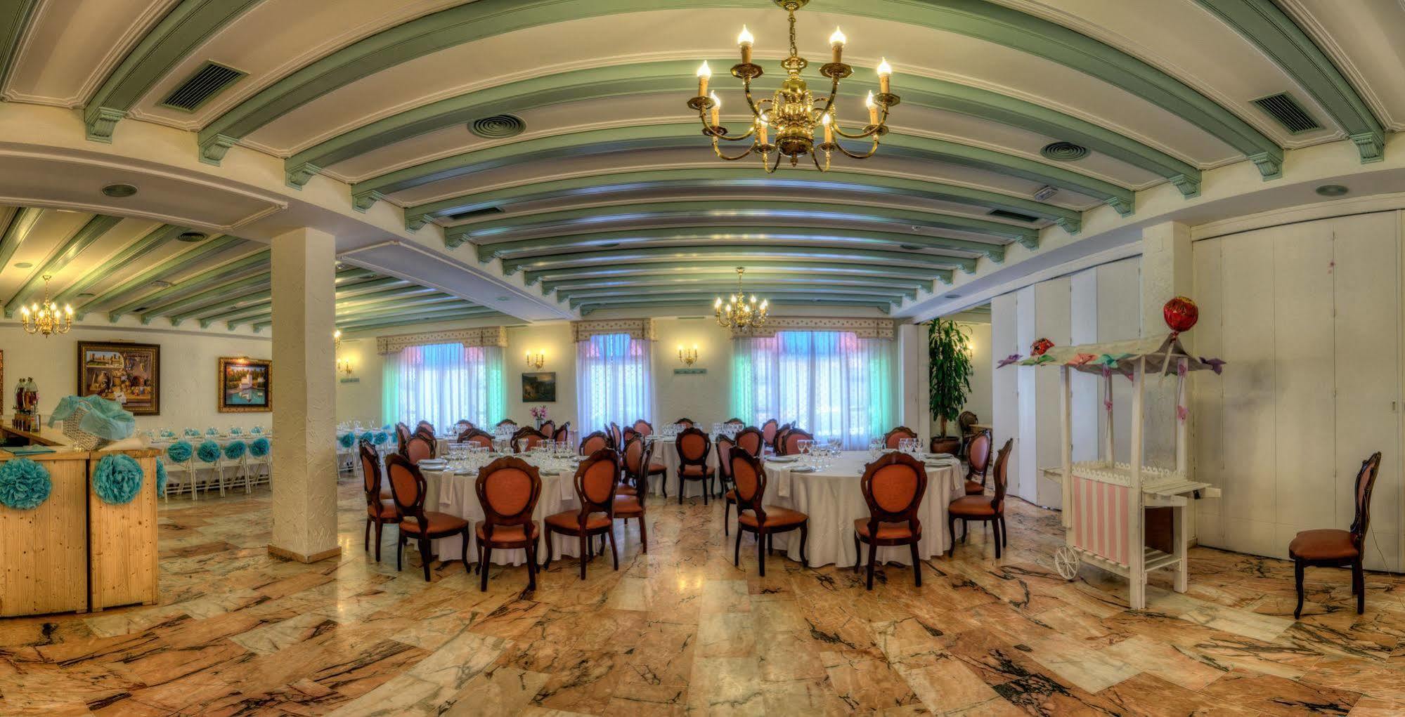 Hotel Sandra Alcala de Guadaira Exterior photo