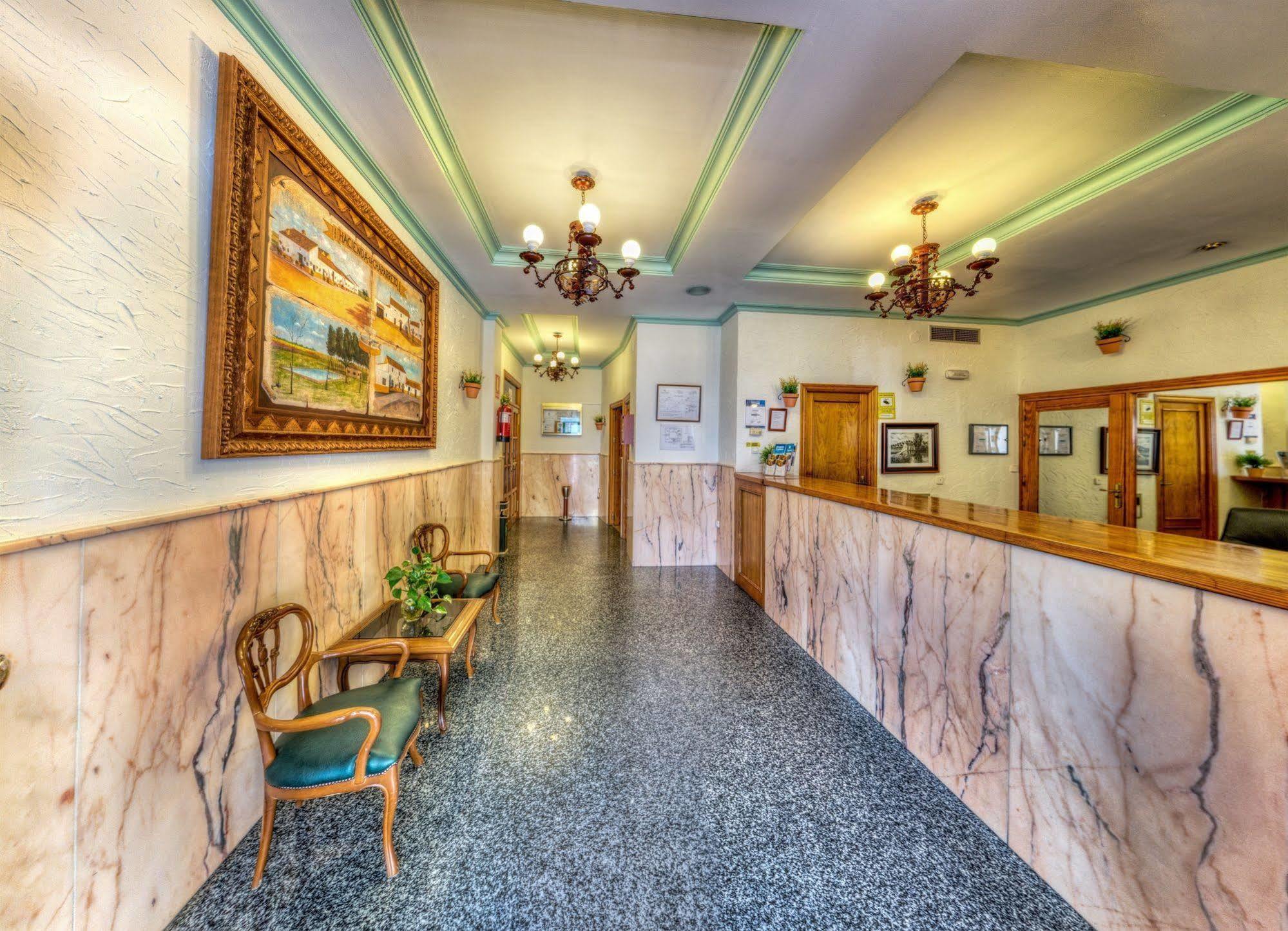 Hotel Sandra Alcala de Guadaira Exterior photo