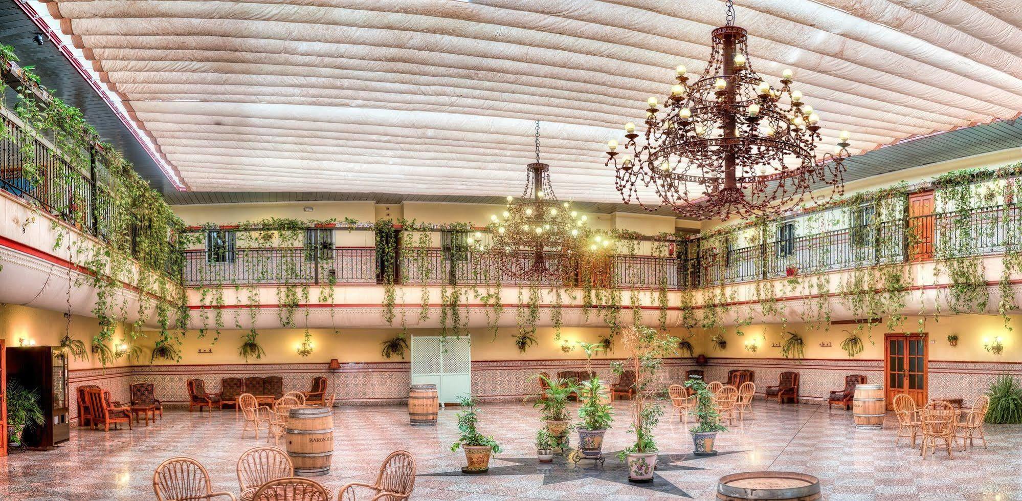 Hotel Sandra Alcala de Guadaira Exterior photo